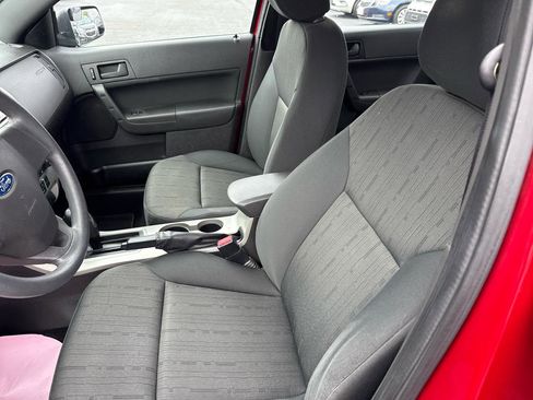 Used 2010 Ford Focus SE FWD image 10