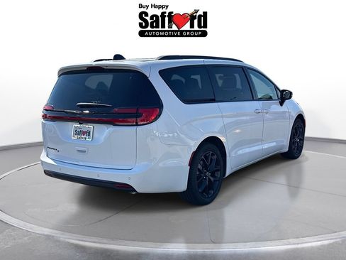 New 2026 Chrysler Pacifica Select w/ S Appearance Package FWD image 9