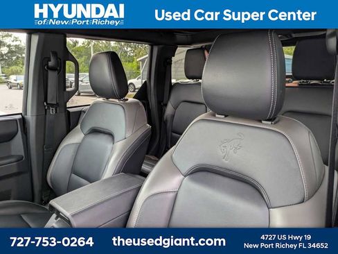Used 2025 Ford Bronco Outer Banks AWD/4WD image 3