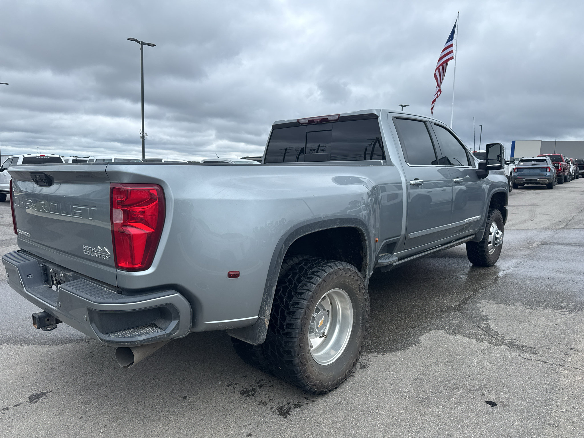 Used 2024 Chevrolet Silverado 3500 High Country w/ Technology Package AWD/4WD image 5