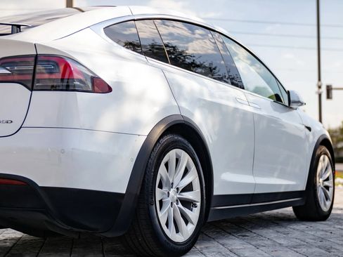 Used 2018 Tesla Model X 100D image 15