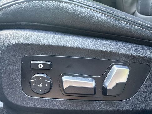 Used 2022 BMW X5 sDrive40i w/ M Sport Package RWD image 15