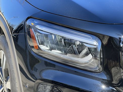 Certified 2025 Mercedes-Benz GLB 250 4MATIC image 11