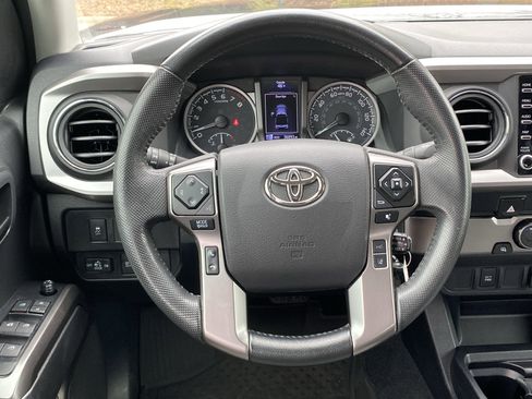 Certified 2022 Toyota Tacoma SR5 image 5