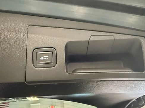 Used 2019 Cadillac XT5 Premium Luxury image 41