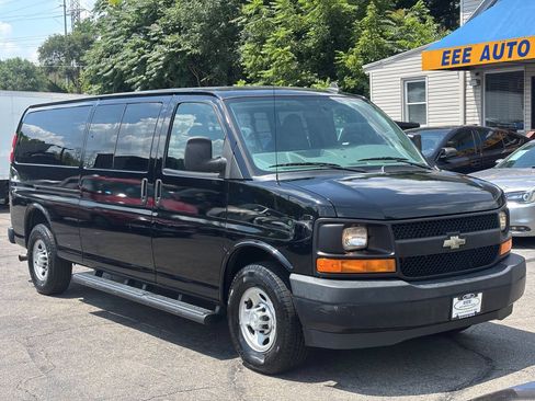 Used 2017 Chevrolet Express 3500 LS RWD image 2