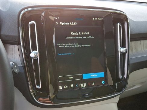 Used 2023 Volvo XC40 B5 Plus w/ Driver Assist Package image 24