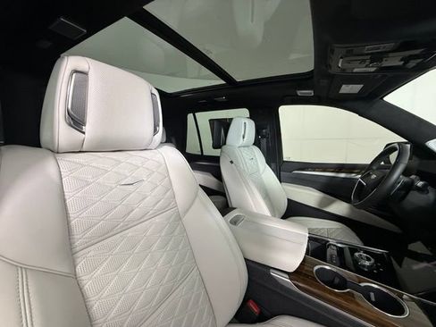 Used 2026 Cadillac Escalade Platinum Luxury AWD/4WD image 35