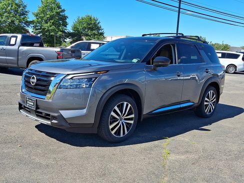 Certified 2023 Nissan Pathfinder Platinum AWD/4WD image 3