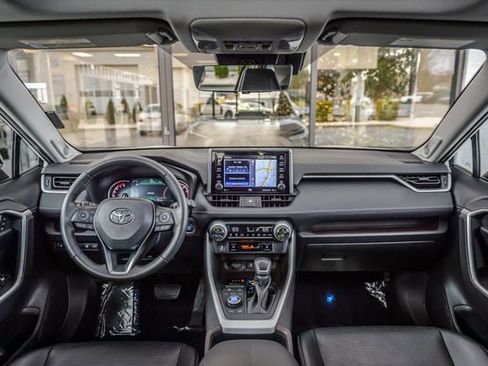Used 2020 Toyota RAV4 Limited image 3