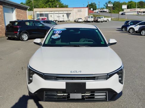 Used 2025 Kia K4 FWD image 2