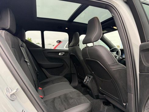 Certified 2025 Volvo XC40 B5 Plus AWD/4WD image 11