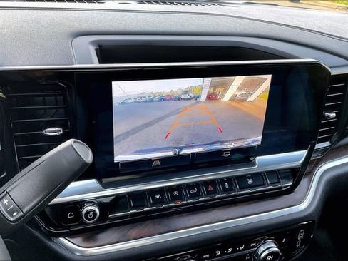 Used 2025 GMC Sierra 1500 SLT image 11