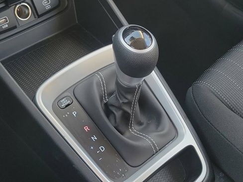 Certified 2025 Hyundai Venue SE image 23