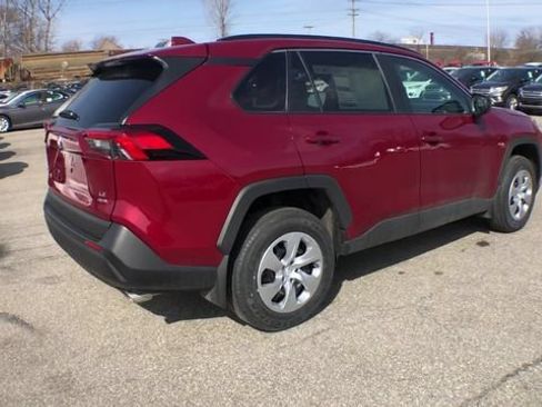 Used 2019 Toyota RAV4 LE AWD/4WD image 8