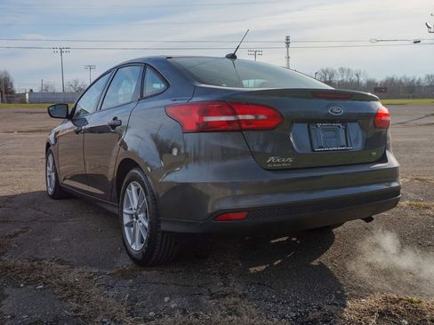 Used 2017 Ford Focus SE image 6