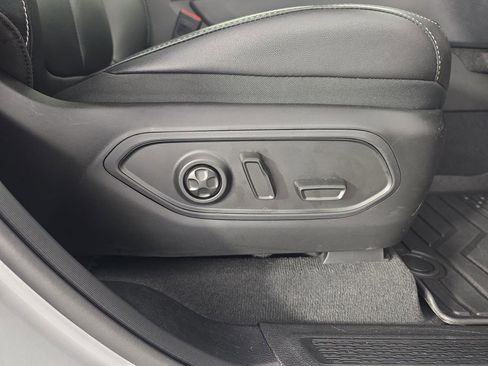 Used 2025 Jeep Grand Cherokee L Limited RWD image 41