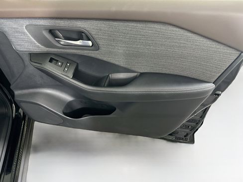 Used 2023 Nissan Rogue SV FWD image 29