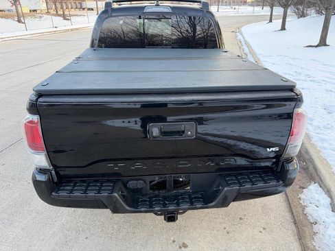 Used 2021 Toyota Tacoma TRD Off-Road w/ TRD Premium Off Road Package image 5