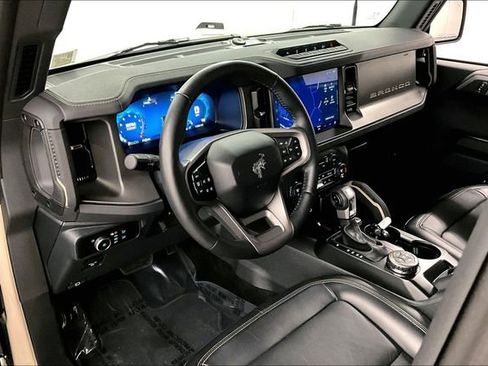 Used 2025 Ford Bronco Badlands image 13