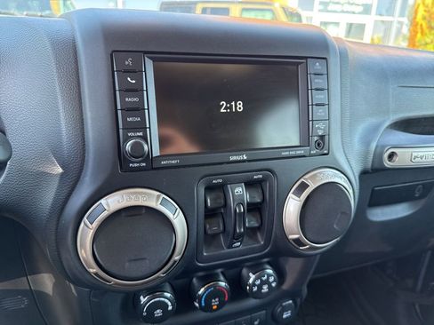 Used 2016 Jeep Wrangler Unlimited Sahara AWD/4WD image 8