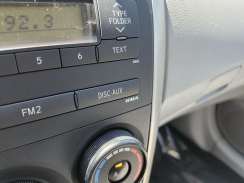 Used 2009 Toyota Corolla LE FWD image 2