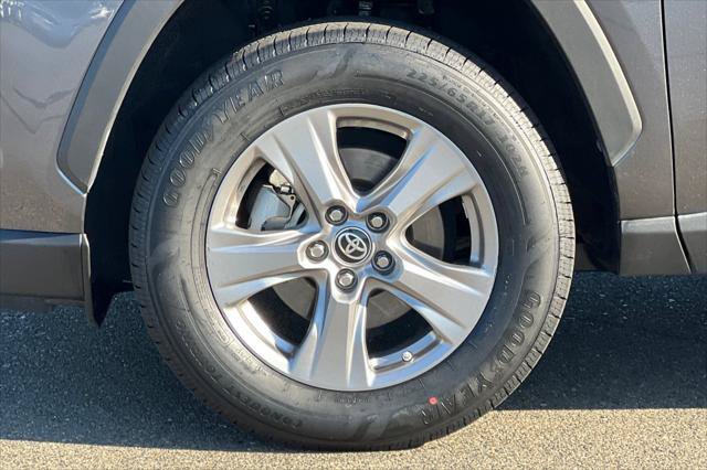 Certified 2022 Toyota RAV4 LE AWD/4WD image 30