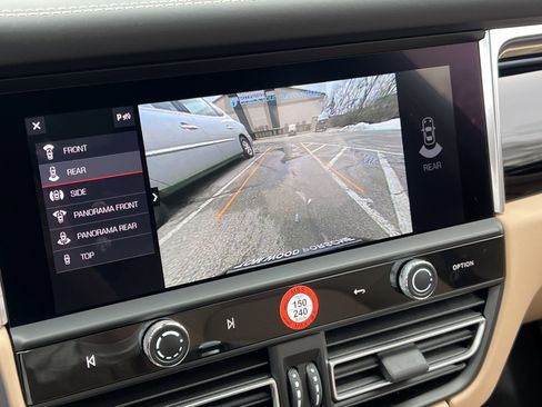 Certified 2025 Porsche Macan image 25