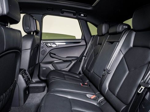 New 2026 Porsche Macan image 17