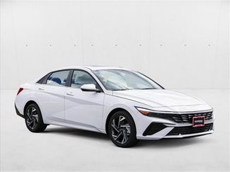 New 2025 Hyundai Elantra SEL video 3
