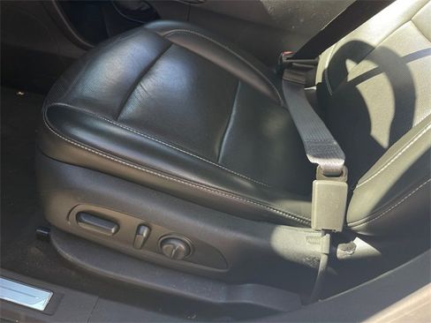 Used 2023 GMC Acadia SLT image 11