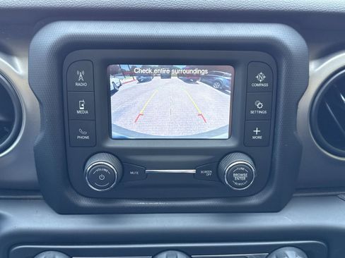 Used 2019 Jeep Wrangler Sport AWD/4WD image 19