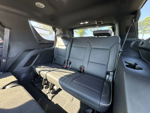 Used 2024 GMC Yukon SLT image 31