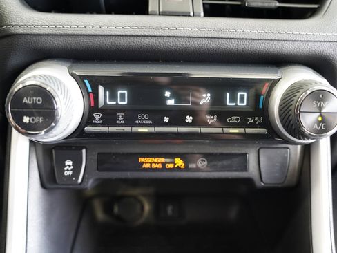 Used 2022 Toyota RAV4 LE AWD/4WD image 23