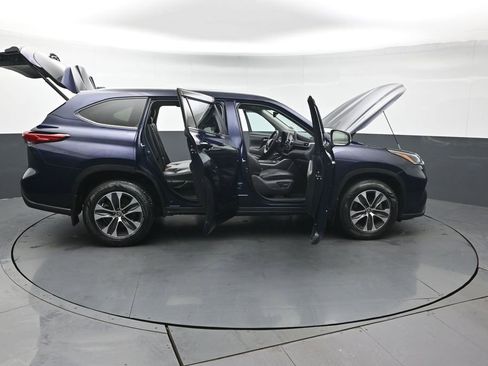 Used 2021 Toyota Highlander XLE image 55