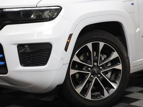 Used 2023 Jeep Grand Cherokee Overland w/ Advanced Protech Group III image 3