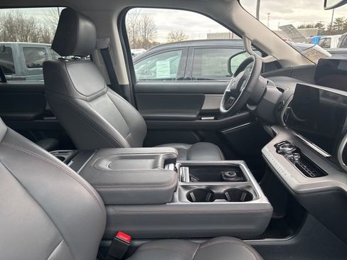 Used 2025 Ford Expedition Active image 6