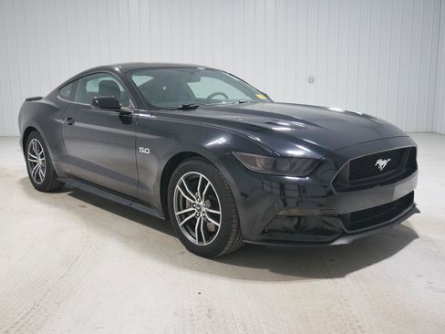 Used 2017 Ford Mustang GT image 3