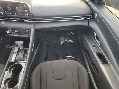 Used 2025 Hyundai Elantra Blue image 10