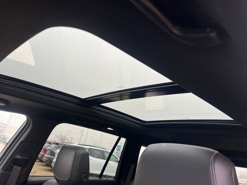 Used 2025 Cadillac XT6 Premium Luxury image 12