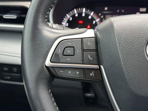 Used 2023 Toyota Highlander XLE FWD image 25