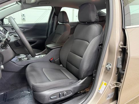 Used 2025 Chevrolet Malibu LT image 9