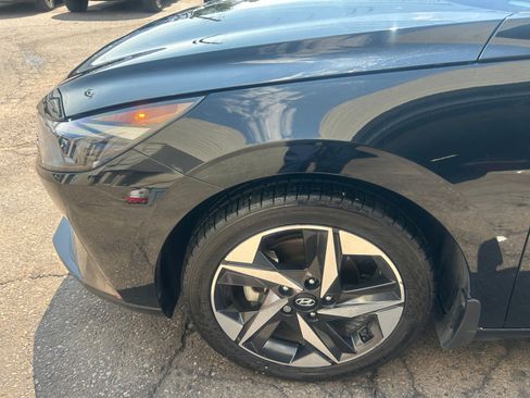 Used 2023 Hyundai Elantra Limited FWD image 11