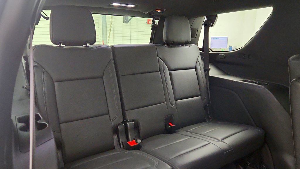 Used 2023 Chevrolet Tahoe Z71 w/ Luxury Package AWD/4WD image 25