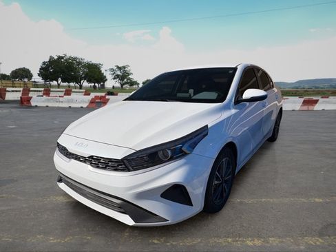 Certified 2023 Kia Forte LXS w/ LXS Technology Package FWD image 5