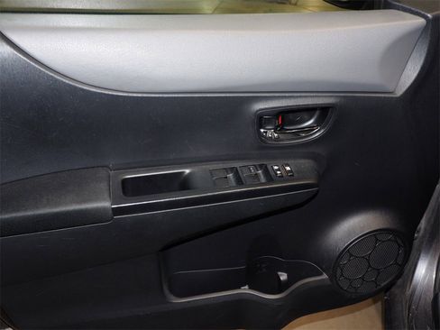 Used 2012 Toyota Yaris SE image 7