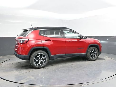 Used 2025 Jeep Compass Limited AWD/4WD image 2