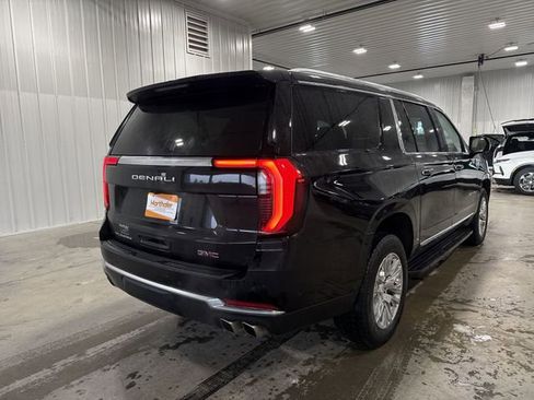 Used 2025 GMC Yukon XL Denali image 4