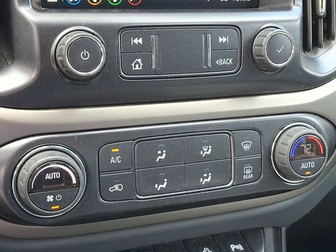 Used 2022 Chevrolet Colorado Z71 AWD/4WD image 15