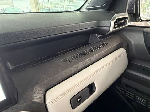 Used 2024 Toyota Tacoma Limited w/ Limited Package (LT) AWD/4WD image 39